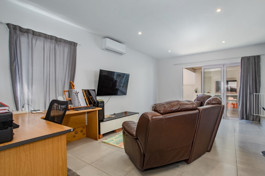 3 Bedroom Property for Sale in Mountain Crest Private Estate Western Cape